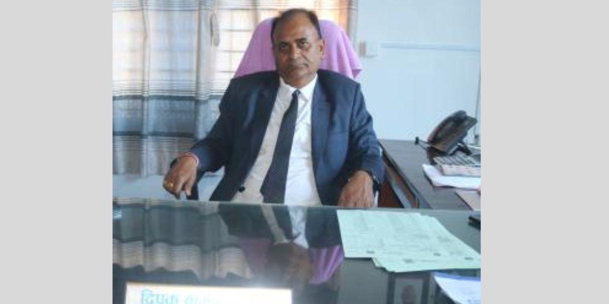 रक्सीको नसामा कार्यालयमै मेयर र उप–मेयर सँग झगडा गरेका बारबर्दियाका हाकिम आचार्य विरुद्ध मुद्दा चलाइने