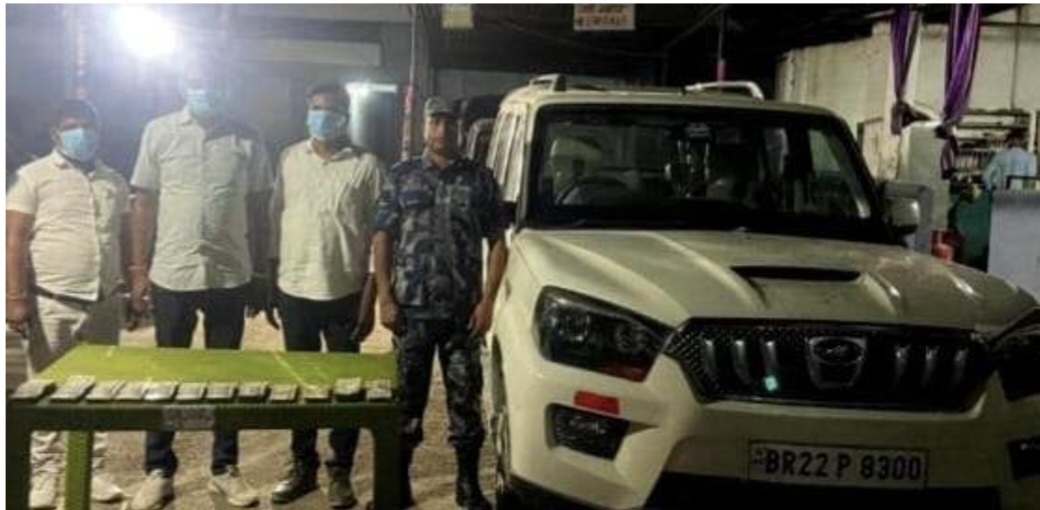 स्रोत नखुलेको ९ लाखसहित ३ भारतीय पक्राउ