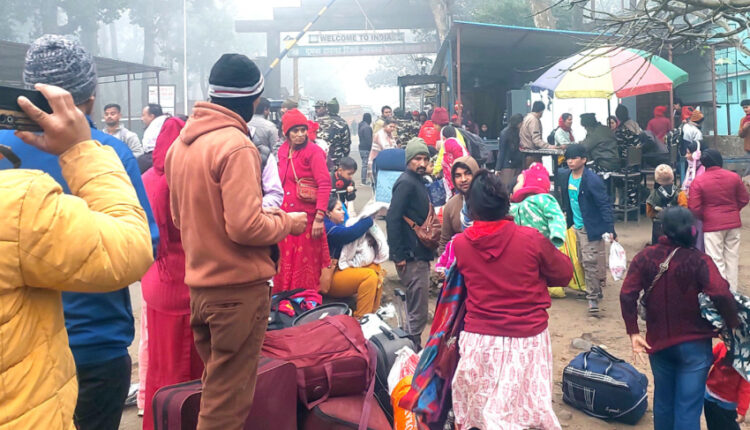 गौरीफन्टा नाकामा नेपालीसँग रोकिएन पैसा असुली