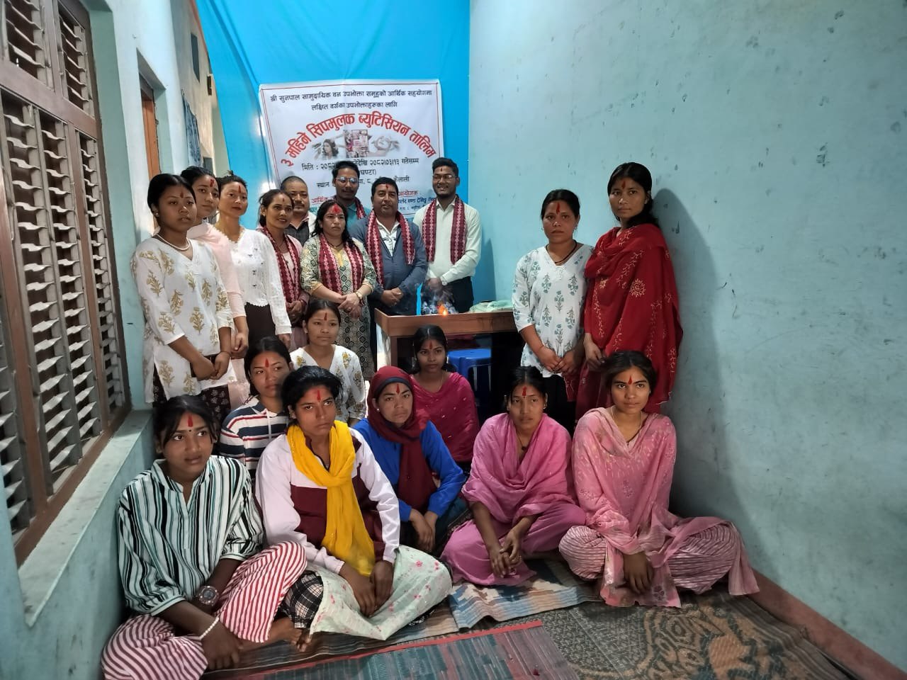 स्थानीयलाई सिपमूलक तालिम दिदै सामुदायिक वन