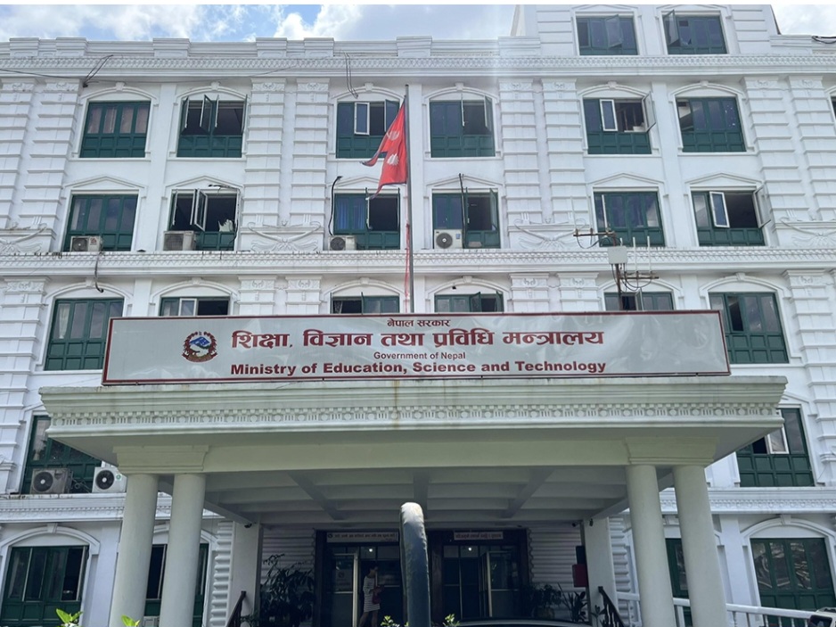 निजी विद्यालयले मापदण्ड विपरीतको शुल्क फिर्ता नगरे कारबाही गर्न शिक्षा मन्त्रालयकाे निर्देशन