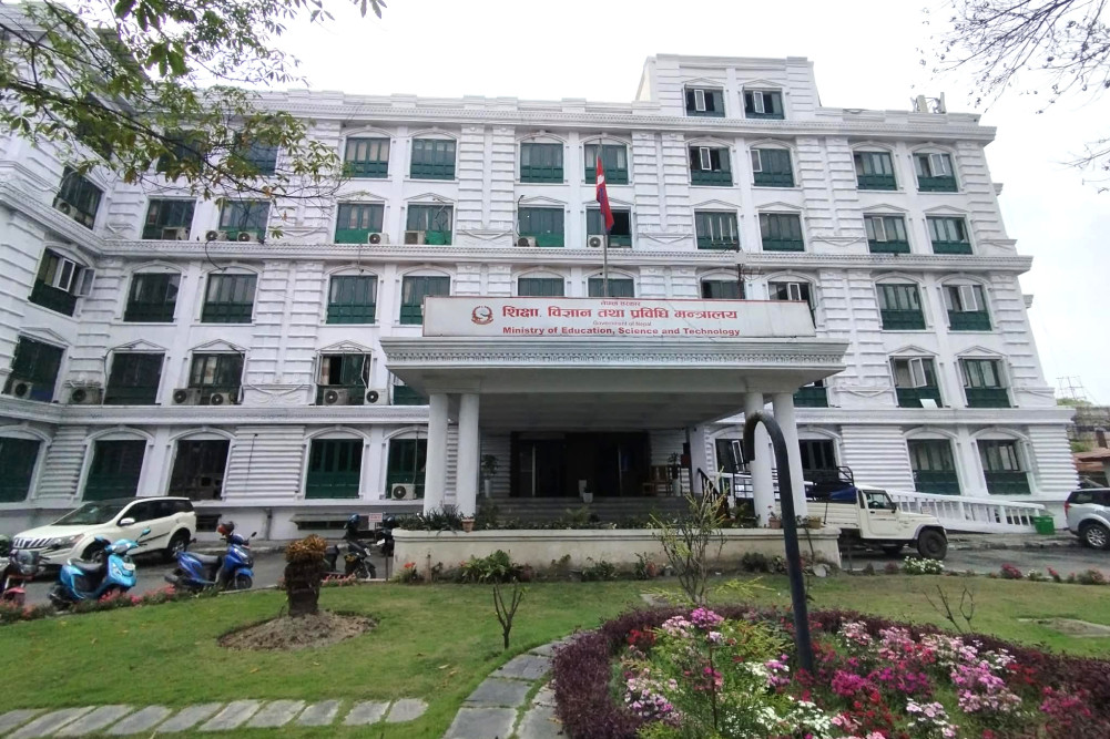 नयाँ शैक्षिक सत्र सुरु हुनअघि भर्ना र मनपरि शुल्क असुल्नेलाई कारबाहीः शिक्षा मन्त्रालय